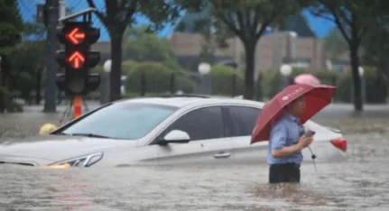 啊啊啊啊啊啊啊啊好多水！近日全国多地遭遇强降雨，气象部门发布暴雨红色预警，城市内涝严重影响交通出行